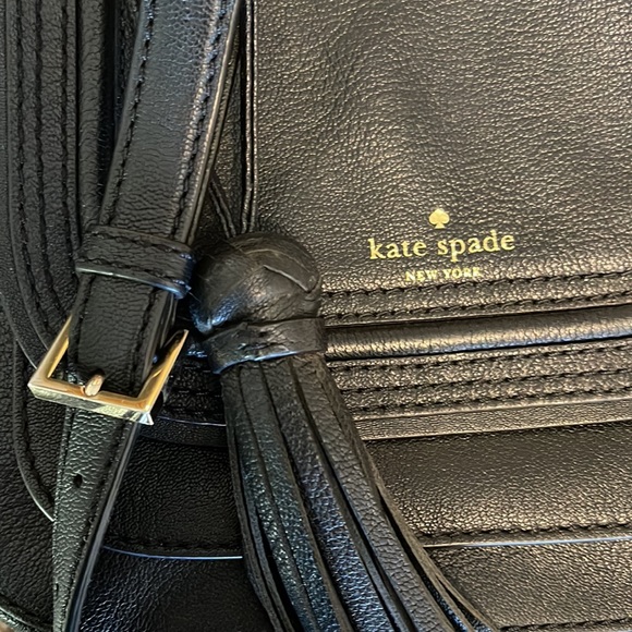 Kate spade cross body bag with tassel and gold accents - Picture 4 of 6